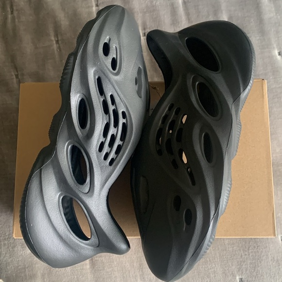 Yeezy Foam RNR - Picture 9 of 10